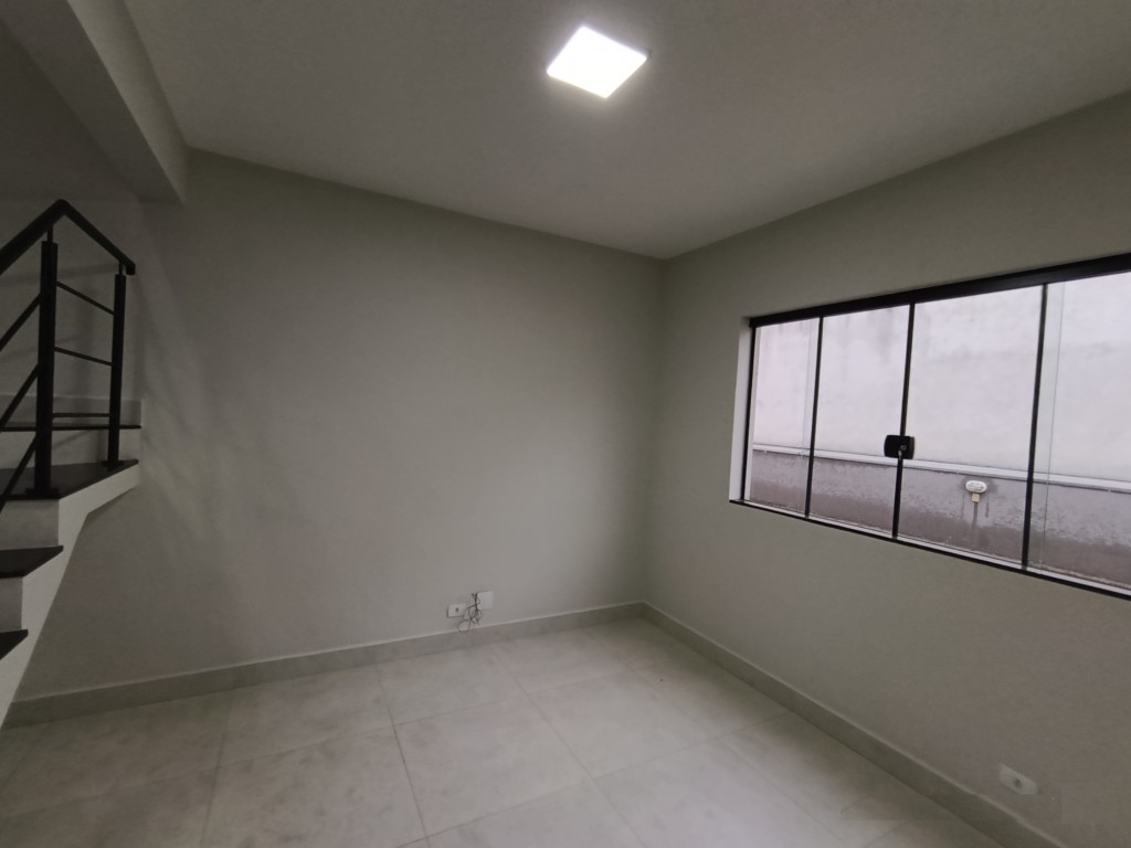 Sobrado para locacao no Zona 07 em Maringa com 138,41m² por R$ 3.200,00