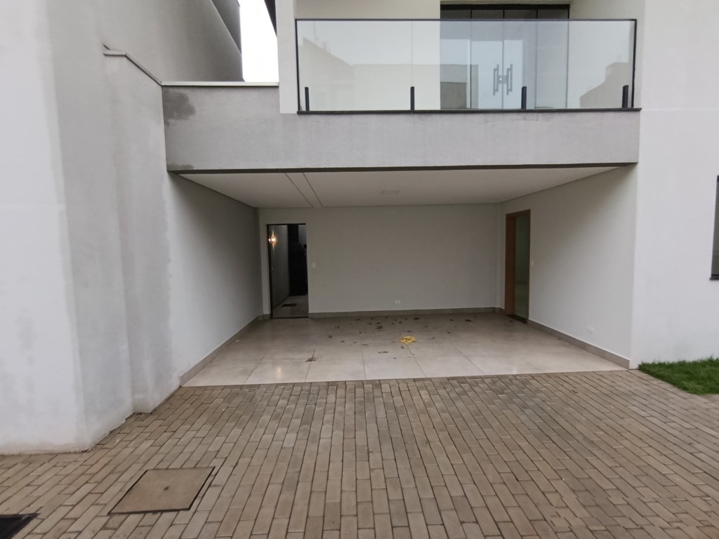Sobrado para locacao no Zona 07 em Maringa com 138,41m² por R$ 3.200,00