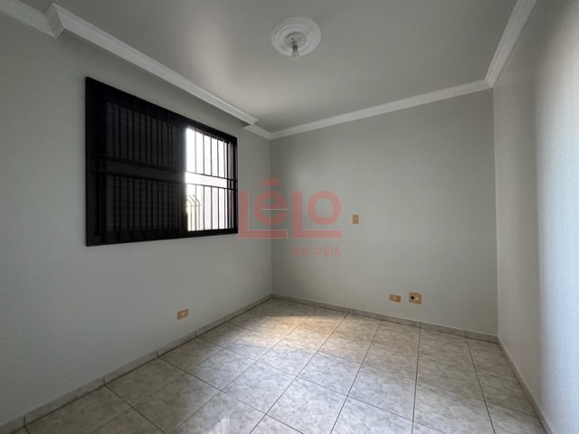 Apartamento para locacao no Zona 07 em Maringa com 129,78m² por R$ 1.950,00