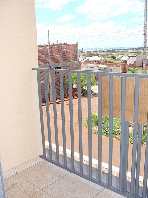 Apartamento para locacao no Jardim Santa Clara em Maringa com 97m² por R$ 1.550,00