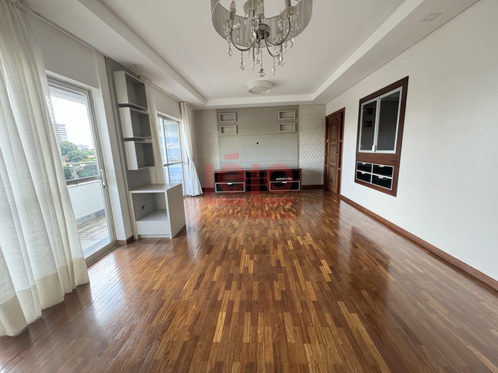 Apartamento para venda no Zona 07 em Maringa com 205,5m² por R$ 695.000,00