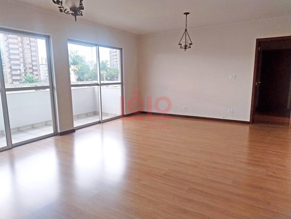 Apartamento para locacao no Zona 07 em Maringa com 162,44m² por R$ 2.200,00