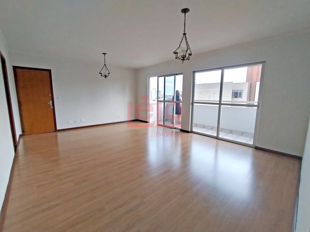 Apartamento para locacao no Zona 07 em Maringa com 162,44m² por R$ 2.200,00