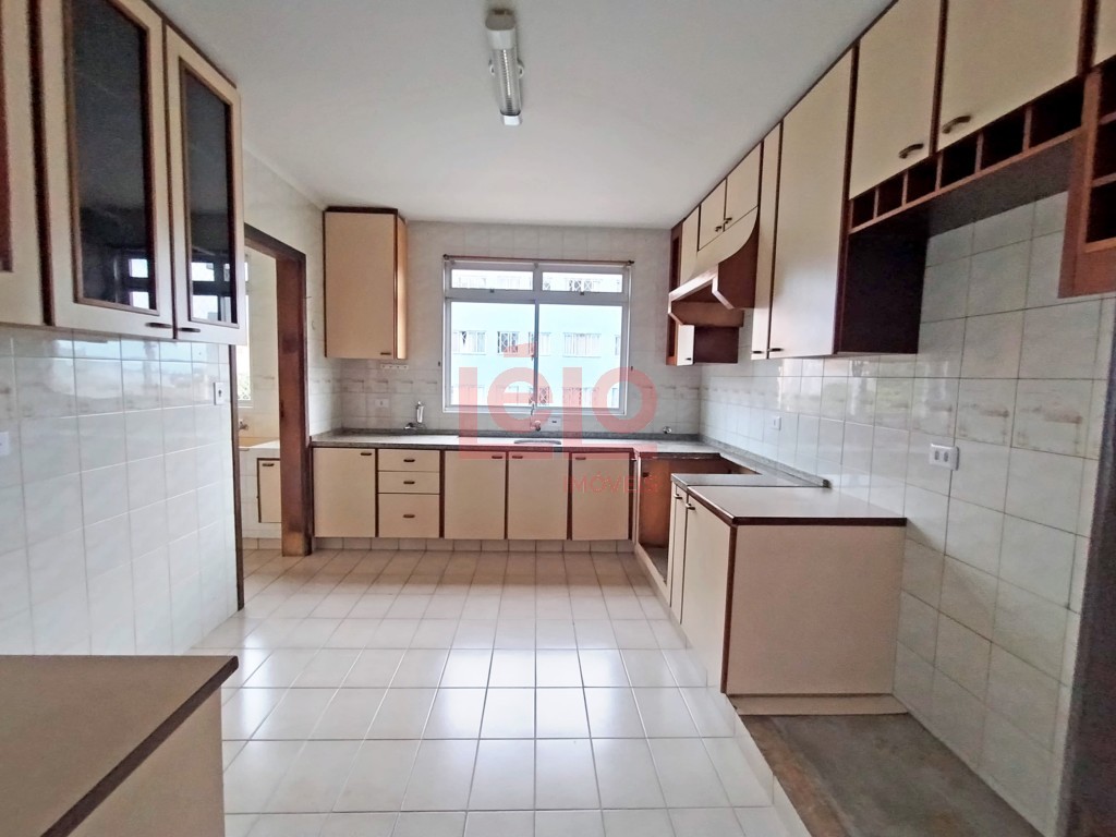 Apartamento para locacao no Zona 07 em Maringa com 162,44m² por R$ 2.200,00