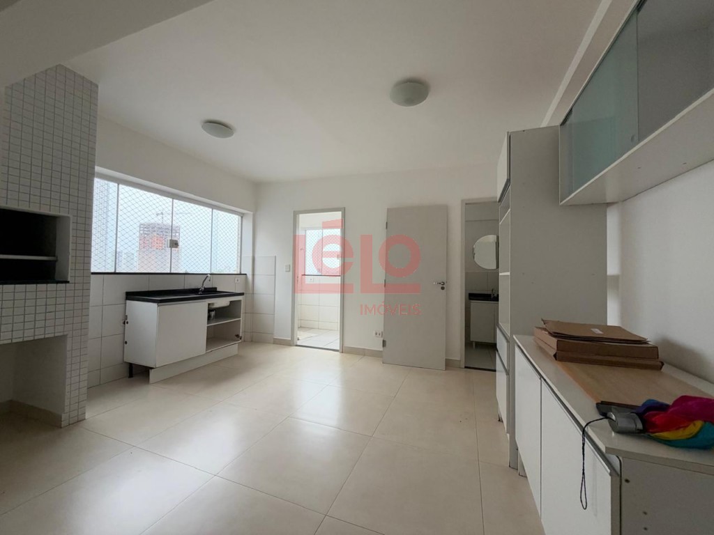 Apartamento para locacao no Zona 03 em Maringa com 149,22m² por R$ 1.800,00