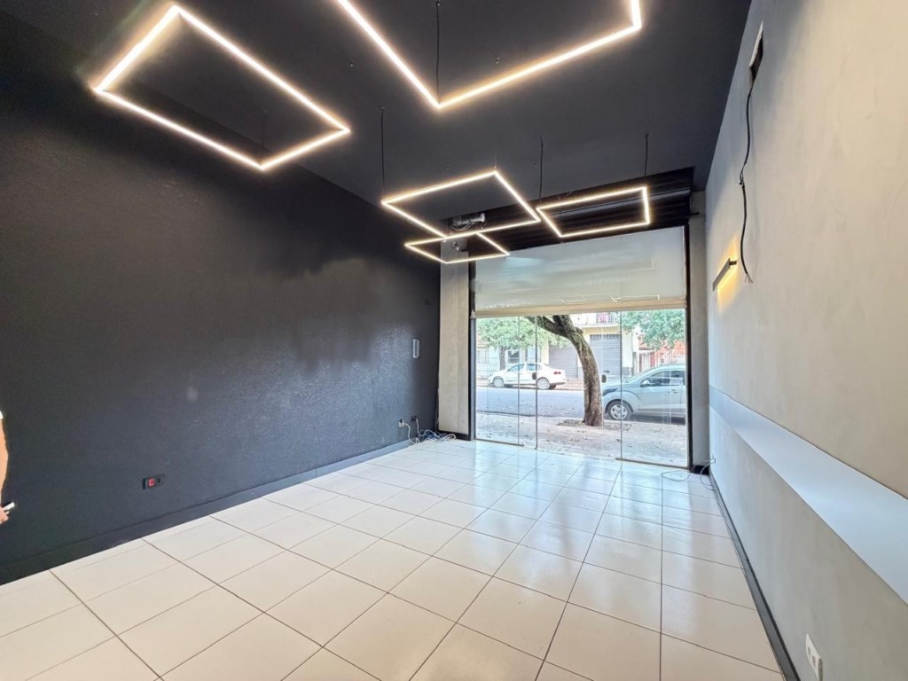 Salão para locacao no Zona 08 em Maringa com 150m² por R$ 5.500,00