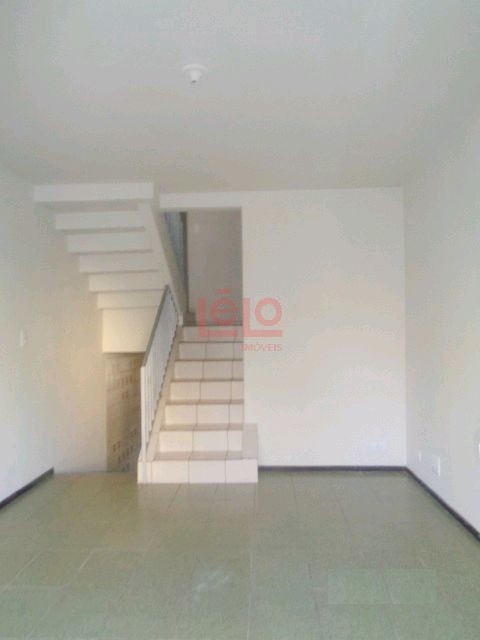 Sobrado para locacao no Zona 07 em Maringa com 70,62m² por R$ 1.500,00