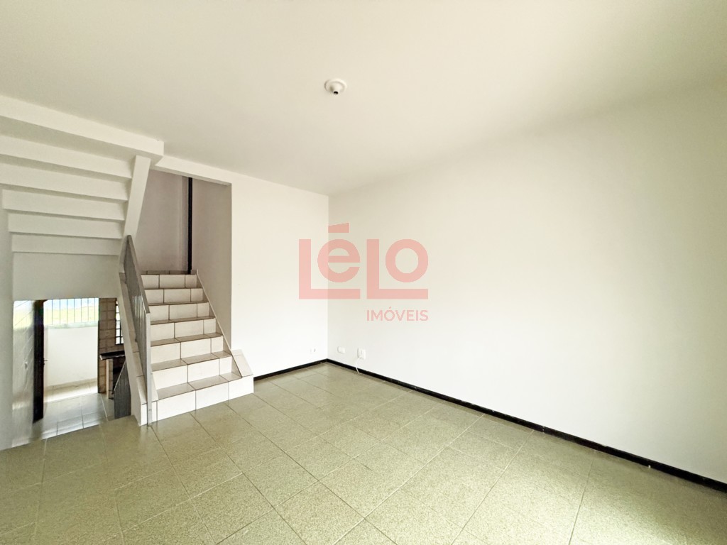 Sobrado para locacao no Zona 07 em Maringa com 70,62m² por R$ 1.500,00