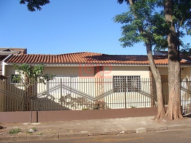 Casa Residencial para locacao no Parque das Bandeiras em Maringa com 110,45m² por R$ 1.950,00