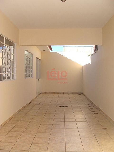 Casa Residencial para locacao no Parque das Bandeiras em Maringa com 110,45m² por R$ 1.950,00