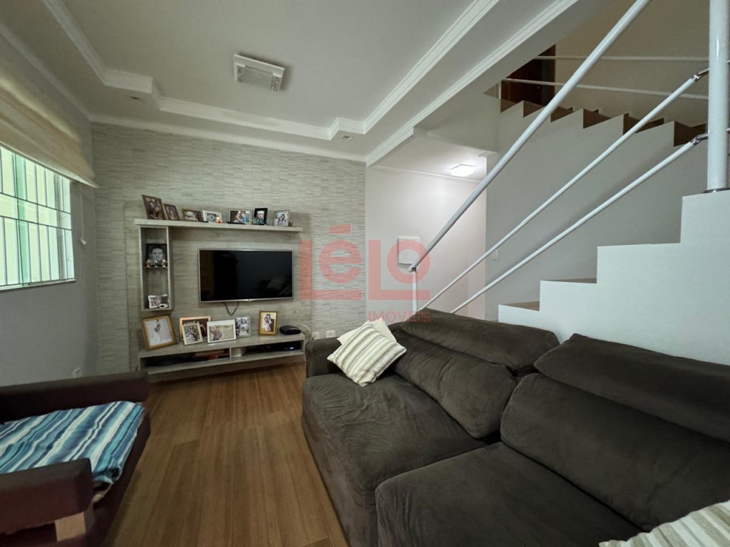 Sobrado para venda no Zona 20 em Maringa com 162m² por R$ 895.000,00