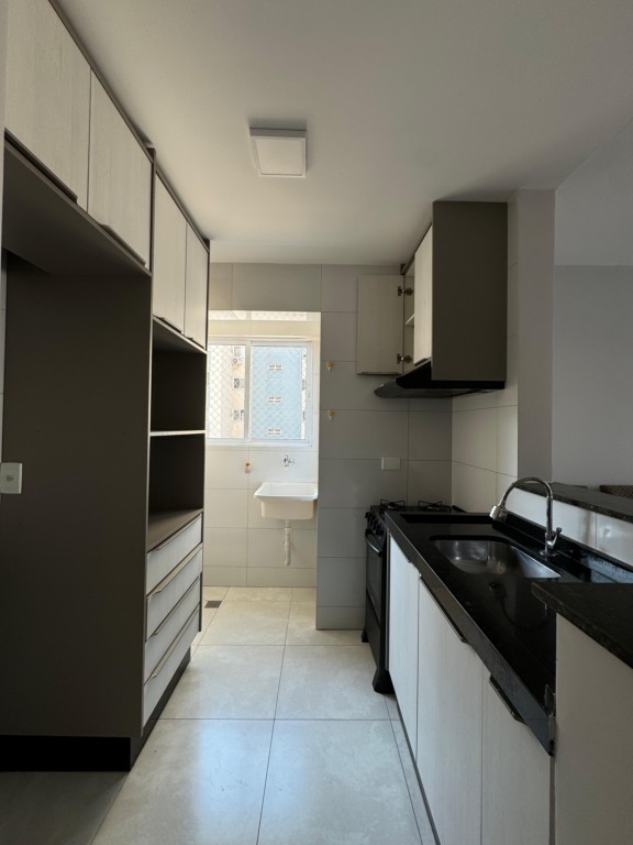 Apartamento para locacao no Zona 08 em Maringa com 69,57m² por R$ 2.600,00