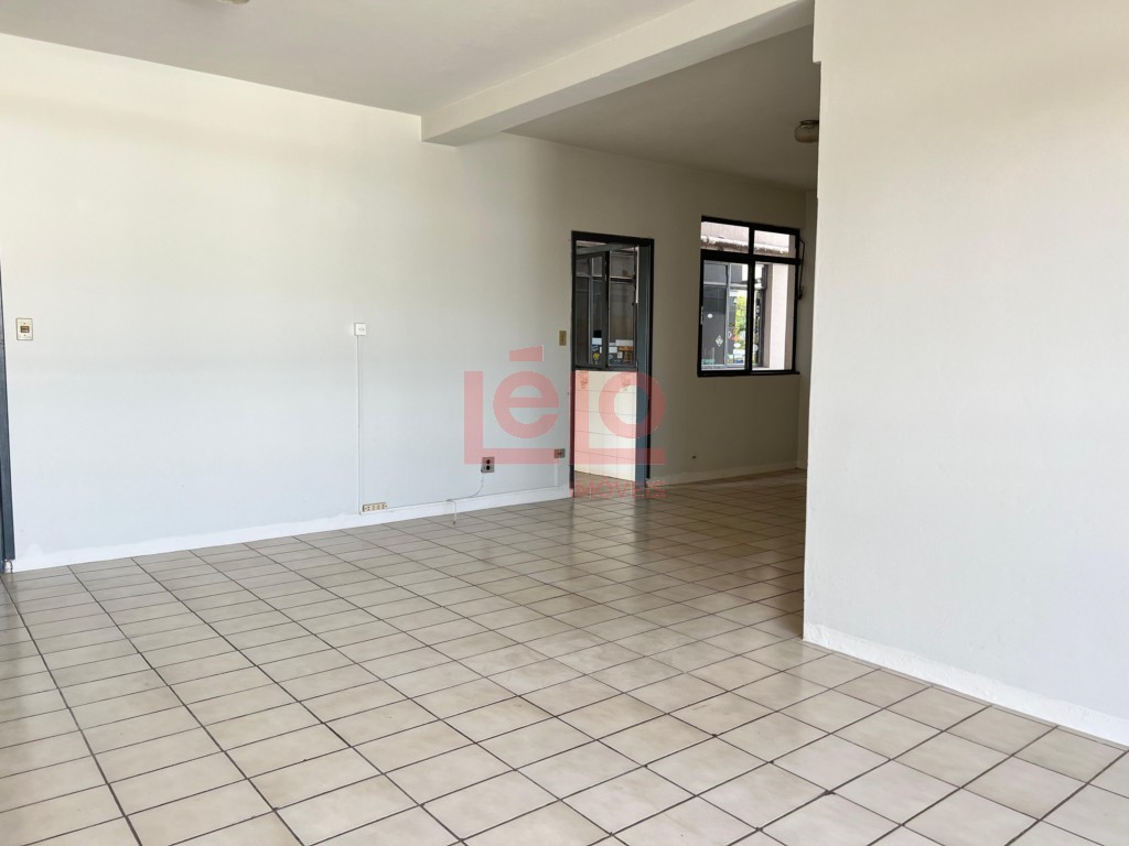 Apartamento para locacao no Zona 07 em Maringa com 155m² por R$ 2.000,00