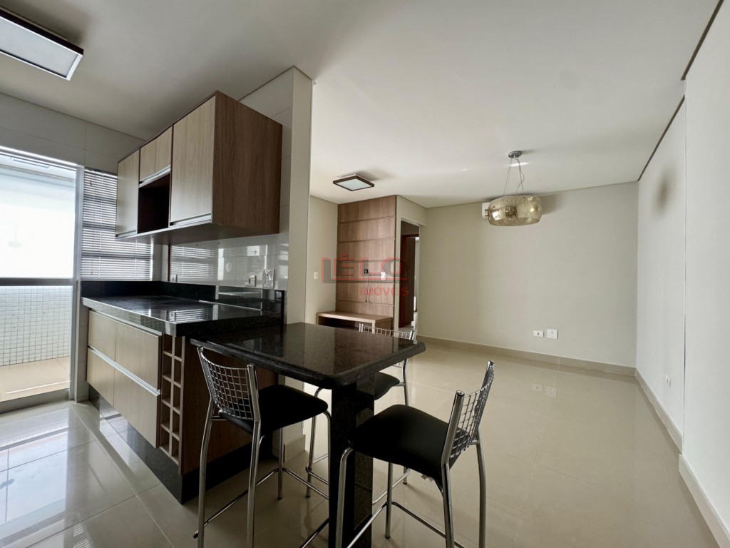 Apartamento para locacao no Novo Centro em Maringa com 84m² por R$ 2.800,00