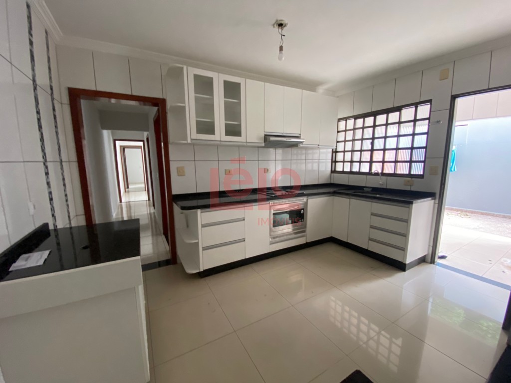 Casa Residencial para locacao no Parque das Bandeiras em Maringa com 160,12m² por R$ 2.000,00