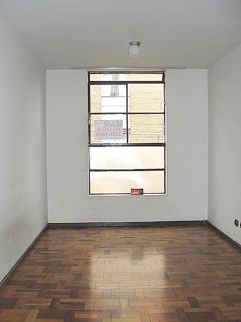 Apartamento para locacao no Zona 07 em Maringa com 80,77m² por R$ 1.300,00