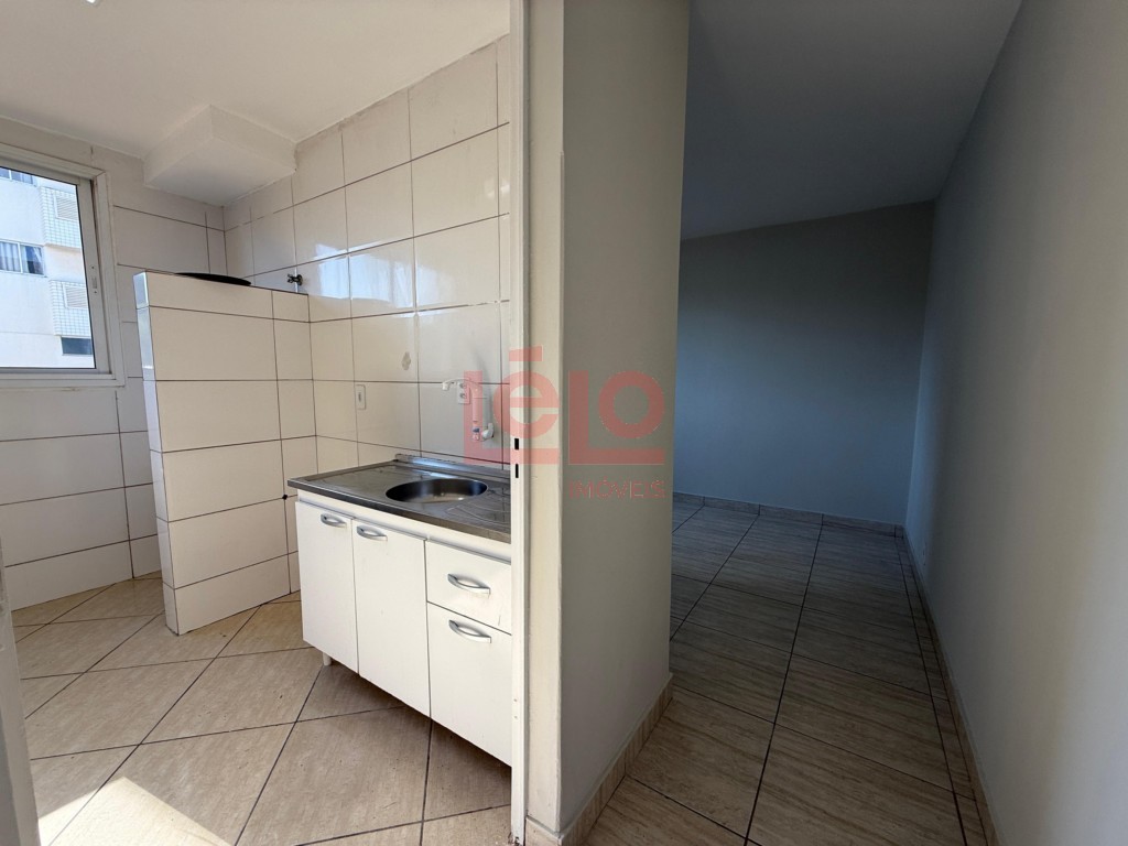 Apartamento para locacao no Zona 07 em Maringa com 83,49m² por R$ 1.400,00