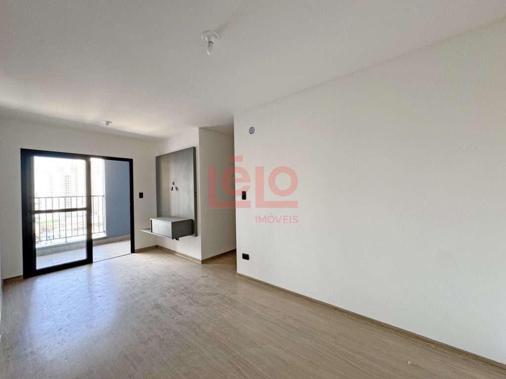 Apartamento para locacao no Zona 08 em Maringa com 70,01m² por R$ 2.600,00