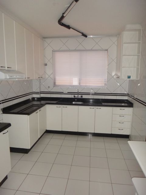 Apartamento para locacao no Zona 07 em Maringa com 118,99m² por R$ 1.600,00