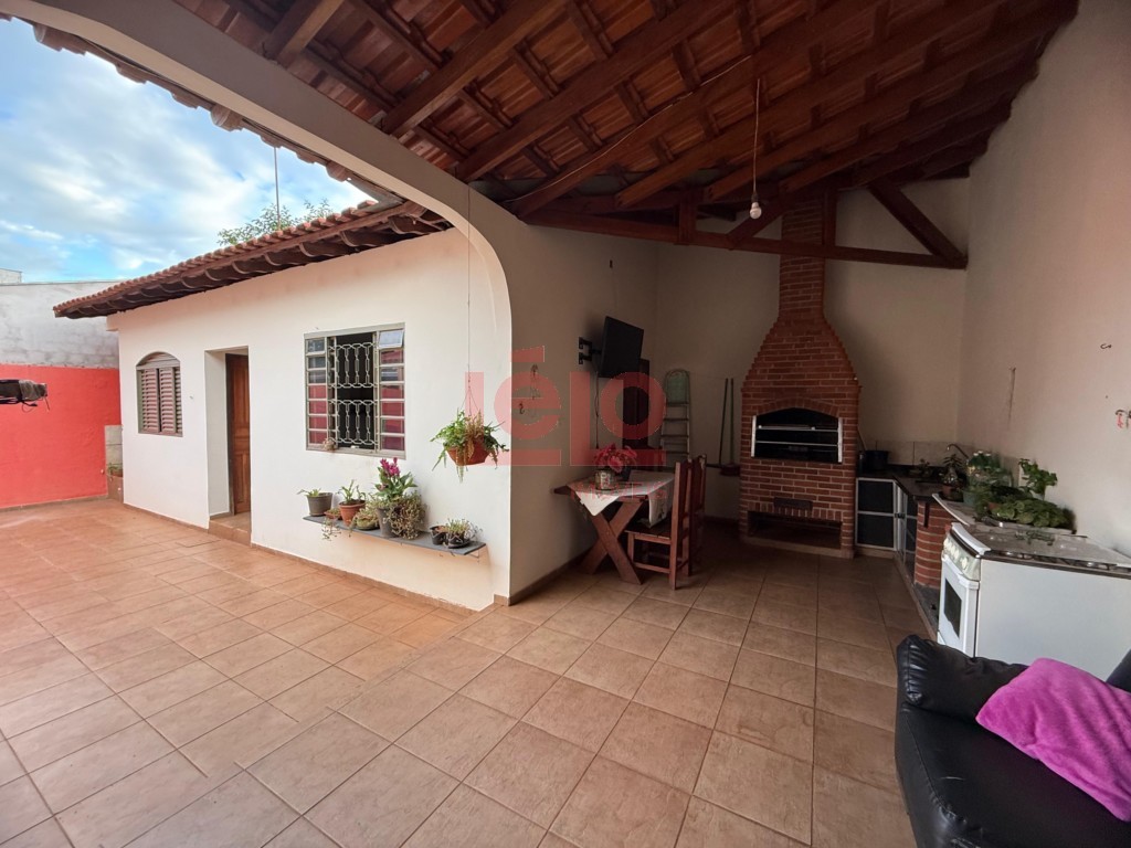 Casa Residencial para venda no Conj Hab Joao de Barro Thais em Maringa com 189,9m² por R$ 550.000,00