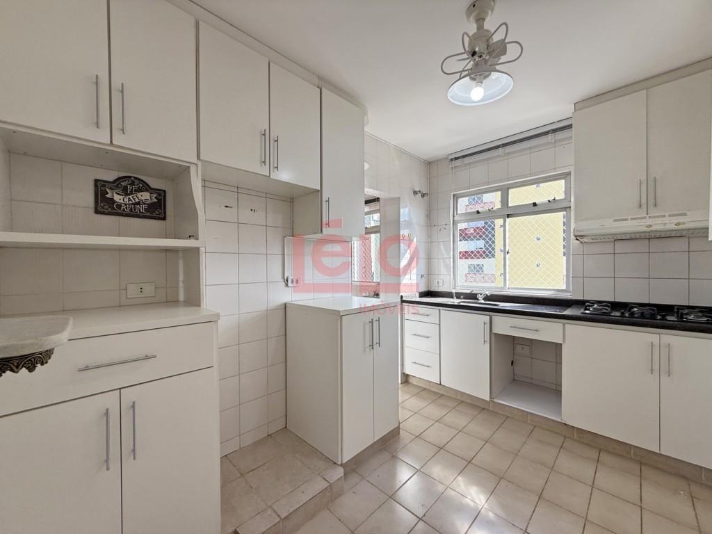 Apartamento para locacao no Zona 01 em Maringa com 223,82m² por R$ 2.500,00