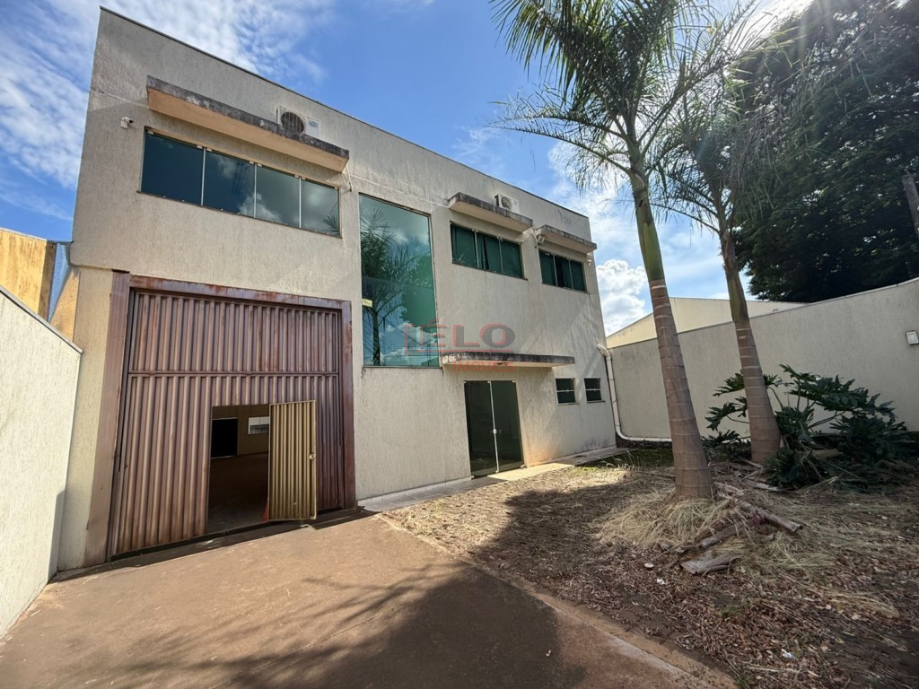 Barracão para venda no Zona 08 em Maringa com 904m² por R$ 2.500.000,00