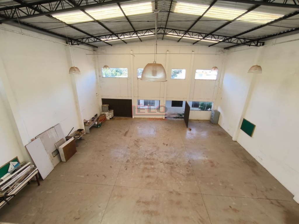 Barracão para venda e locacao no Zona 08 em Maringa com 300m² por R$ 2.500.000,00 (venda) ou R$ 10.000,00 (locação)