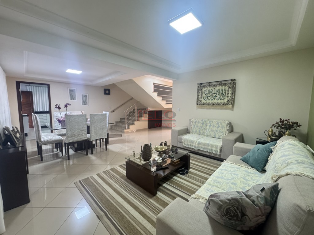 Casa Residencial para venda no Jardim Santa Helena em Maringa com 300m² por R$ 1.398.000,00