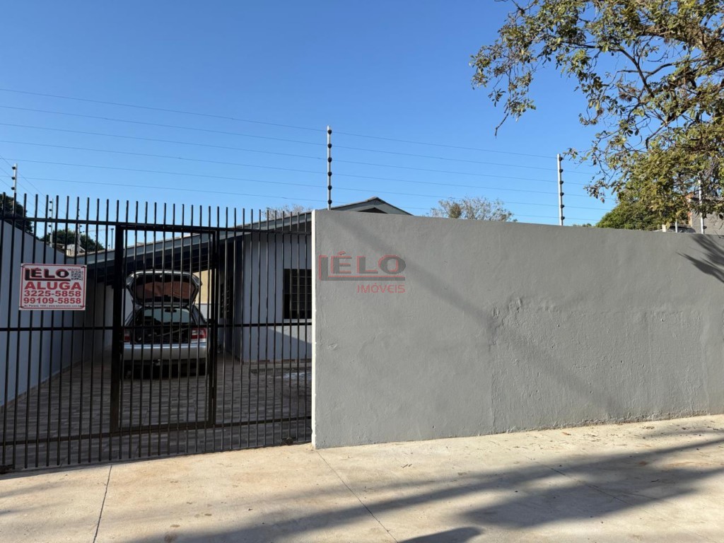 Casa Residencial para locacao no Conjunto Habitacional Sanenge III em Maringa com 94m² por R$ 1.300,00