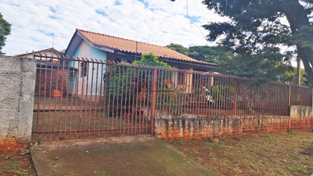 Terreno para venda no Conjunto Habitacional Requiao em Maringa com 414m² por R$ 210.000,00