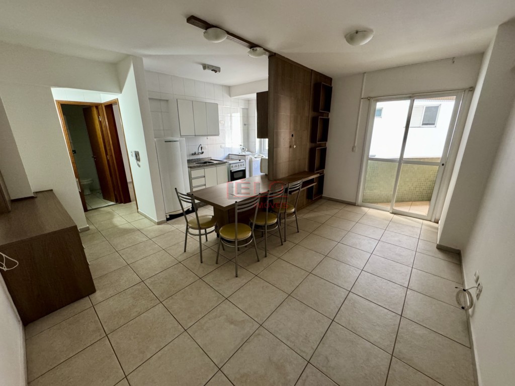 Apartamento para locacao no Novo Centro em Maringa com 66m² por R$ 2.000,00