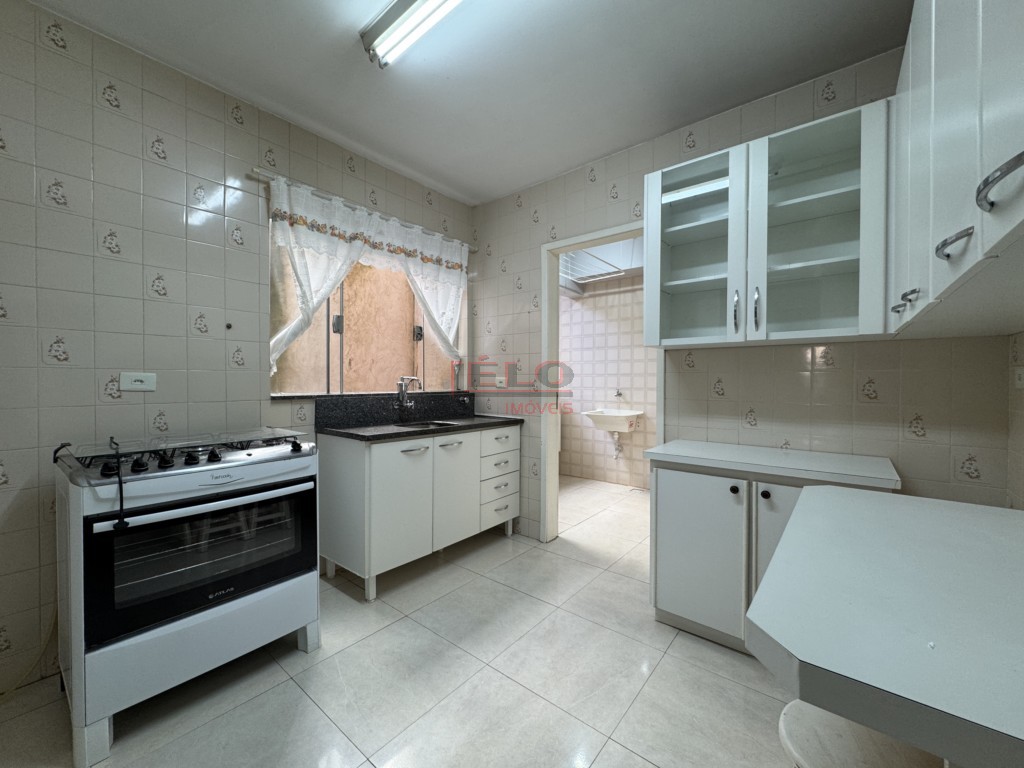 Apartamento para locacao no Zona 07 em Maringa com 131m² por R$ 1.700,00