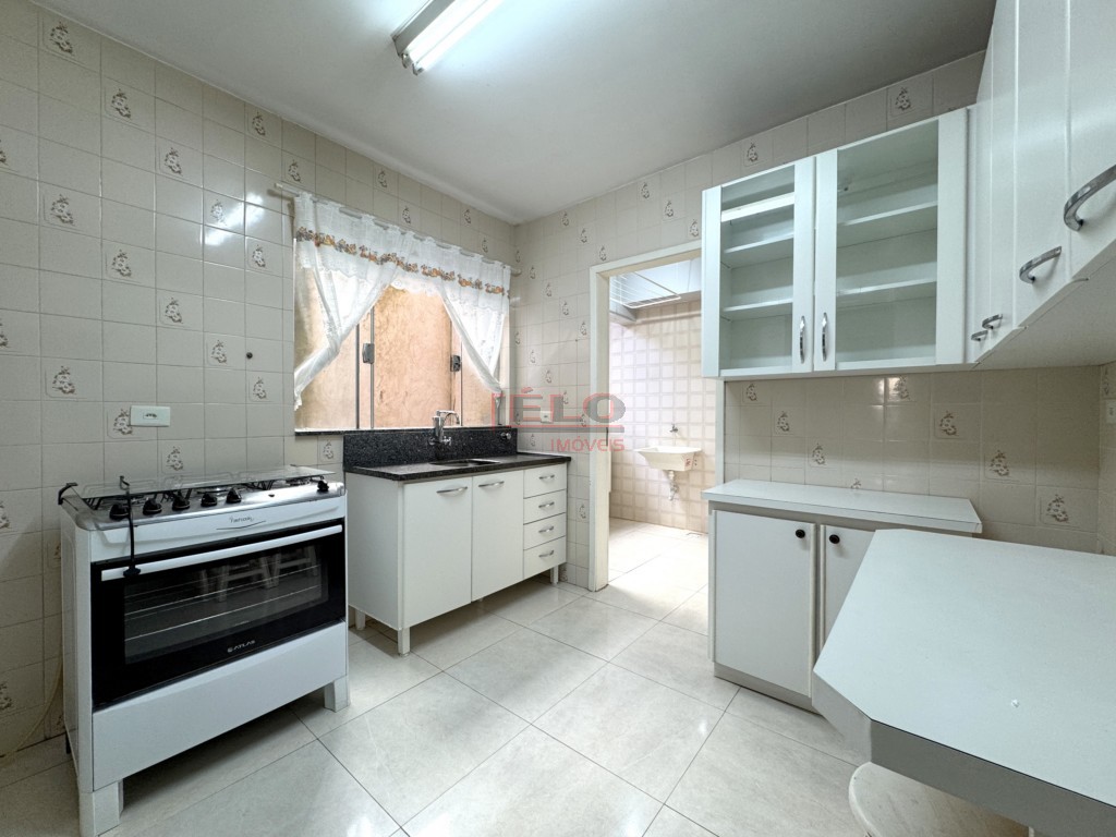 Apartamento para locacao no Zona 07 em Maringa com 131m² por R$ 1.700,00