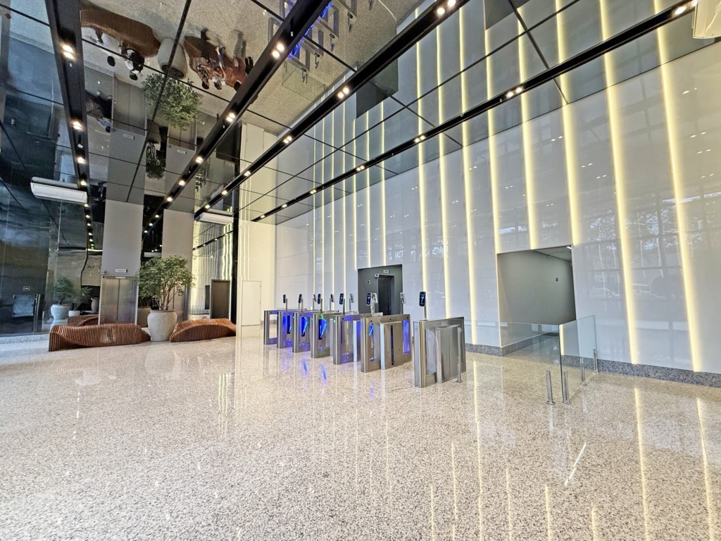Sala Comercial para locacao no Zona Armazem em Maringa com 0m² por R$ 5.600,00