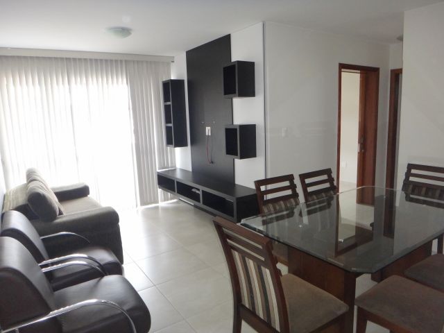 Apartamento para locacao no Zona 07 em Maringa com 107,38m² por R$ 2.300,00