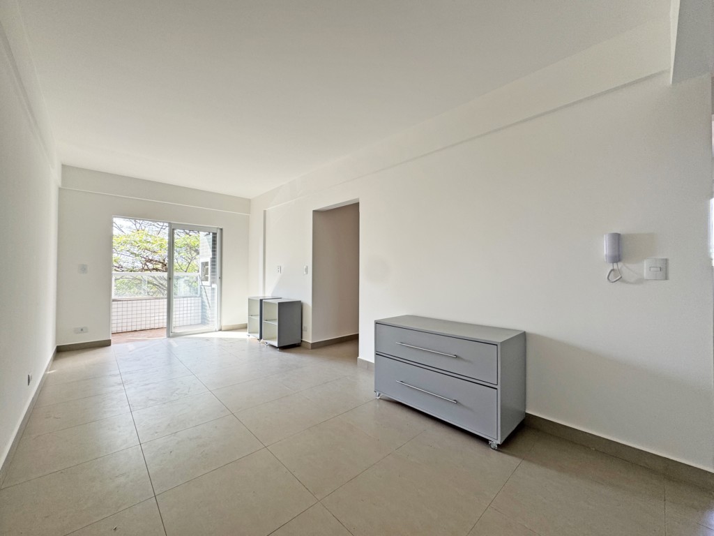 Apartamento para locacao no Zona 07 em Maringa com 149,68m² por R$ 2.300,00