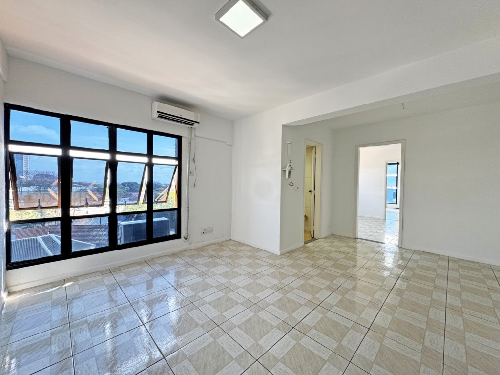 Sala Comercial para locacao no Zona 04 em Maringa com 115,91m² por R$ 2.000,00