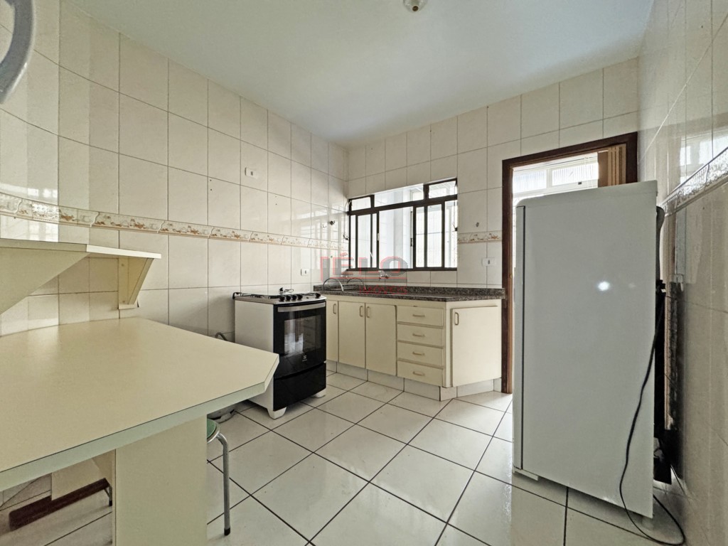 Apartamento para locacao no Zona 07 em Maringa com 138,3m² por R$ 2.750,00