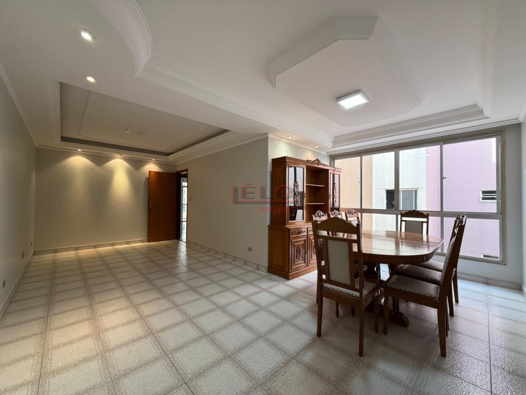 Apartamento para locacao no Zona 07 em Maringa com 202m² por R$ 2.500,00