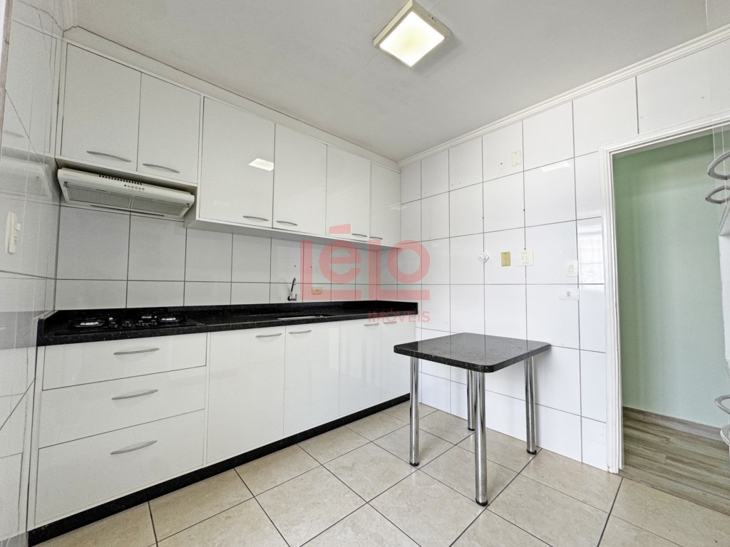 Apartamento para locacao no Zona 03 em Maringa com 113,3m² por R$ 2.000,00