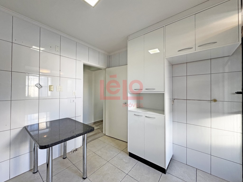 Apartamento para locacao no Zona 03 em Maringa com 113,3m² por R$ 1.900,00
