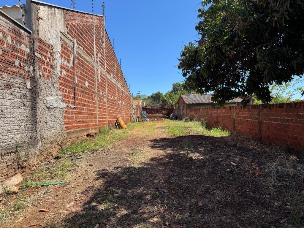 Terreno para venda no Portal das Torres em Maringa com 266m² por R$ 135.000,00