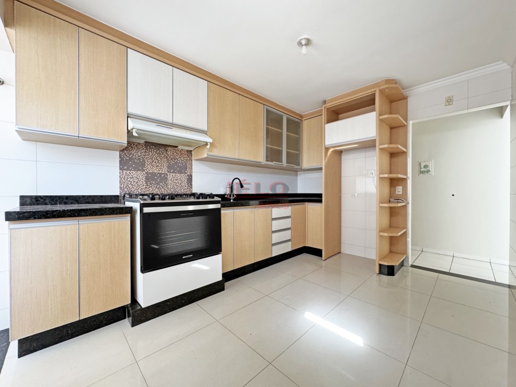 Apartamento para locacao no Zona 07 em Maringa com 114,5m² por R$ 1.800,00