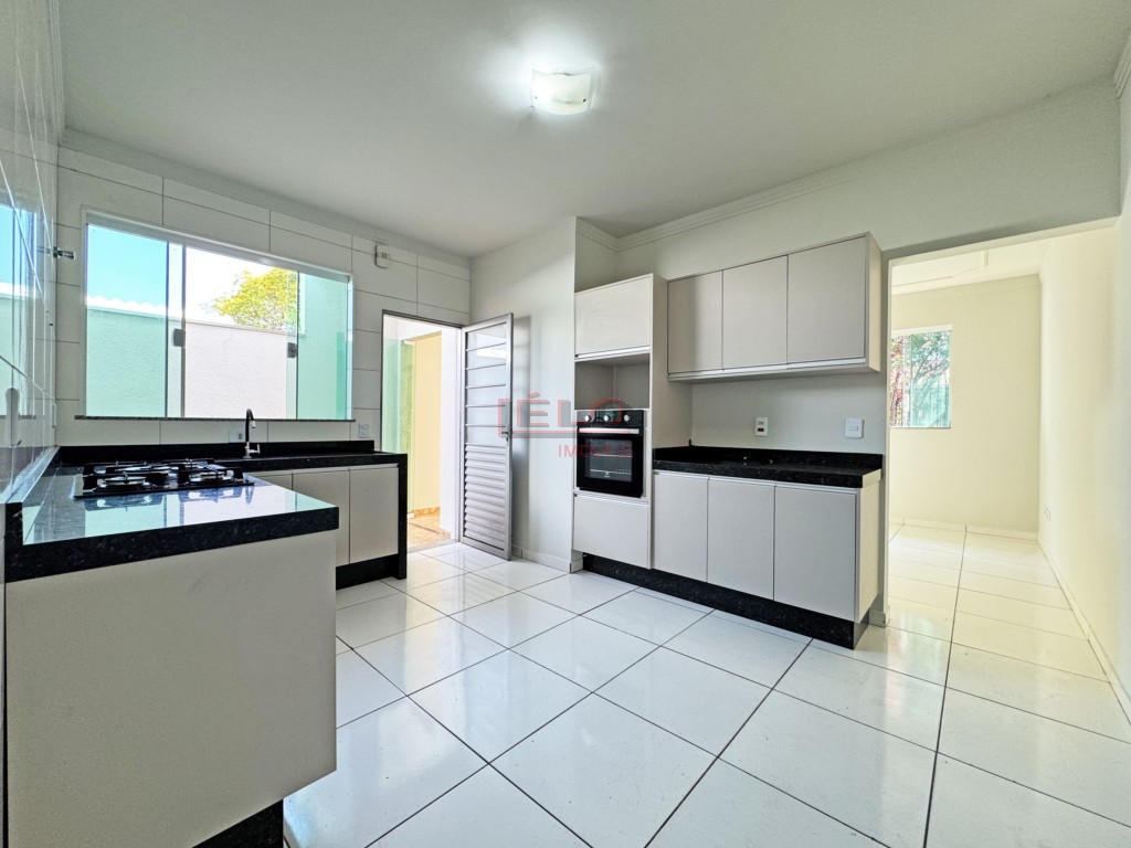 Casa Residencial para locacao no Conj Joao de Barro Champagnat em Maringa com 68m² por R$ 1.700,00