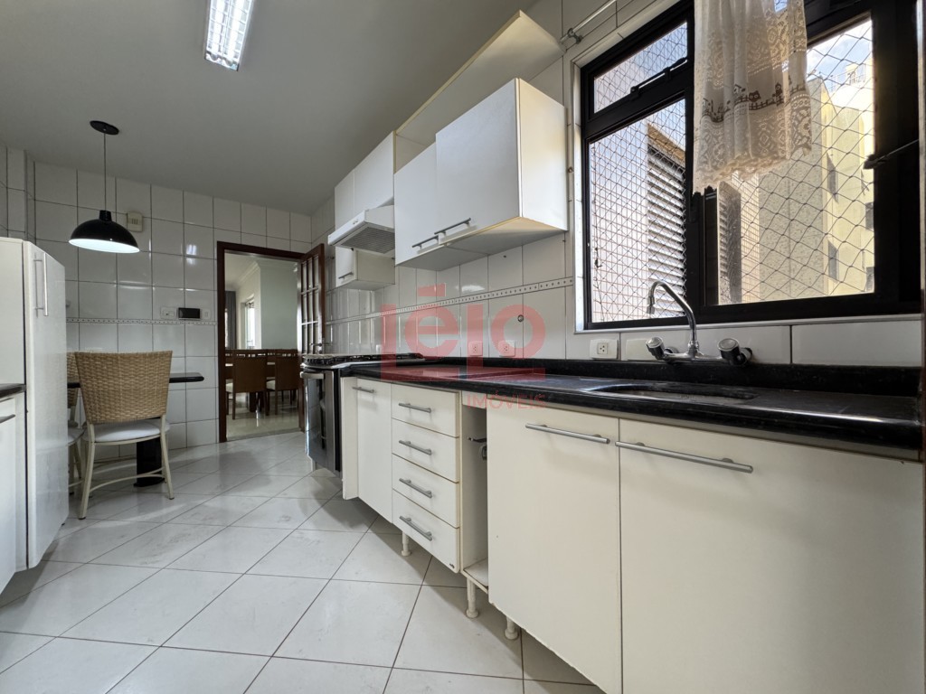 Apartamento para venda no Zona 07 em Maringa com 233,13m² por R$ 950.000,00