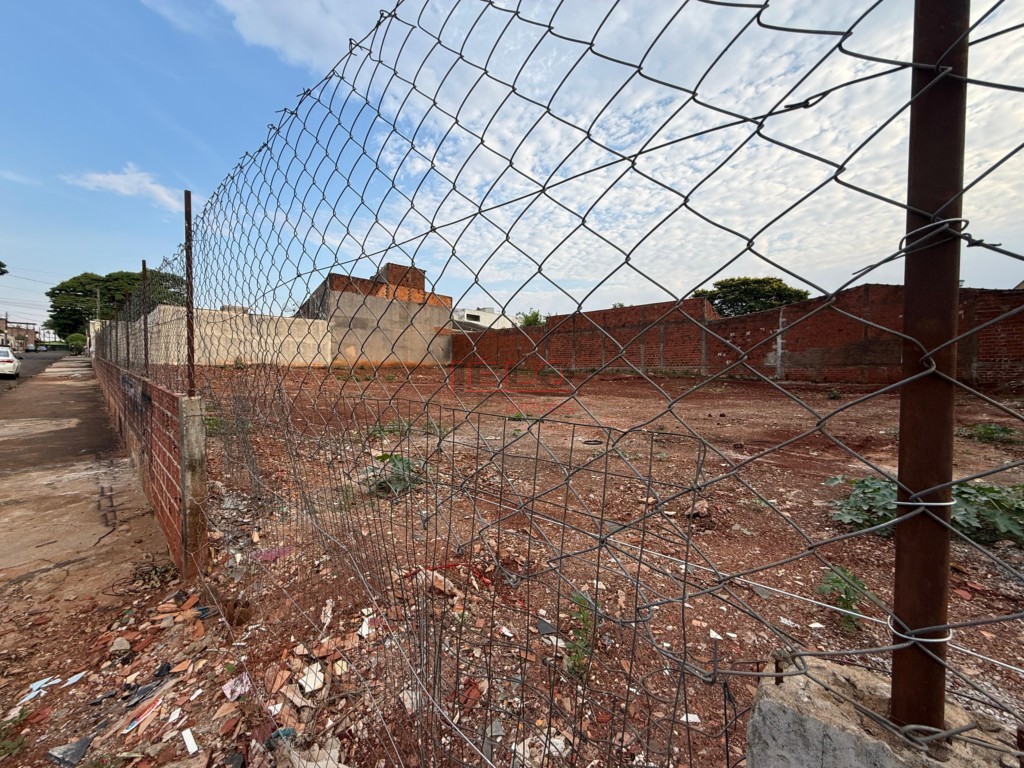 Terreno para venda no Jardim Escala em Sarandi com 300m² por R$ 180.000,00