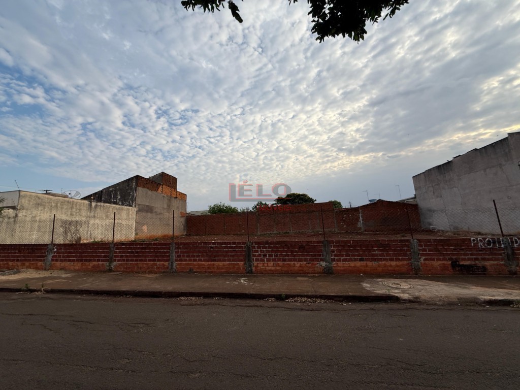 Terreno para venda no Jardim Escala em Sarandi com 300m² por R$ 180.000,00