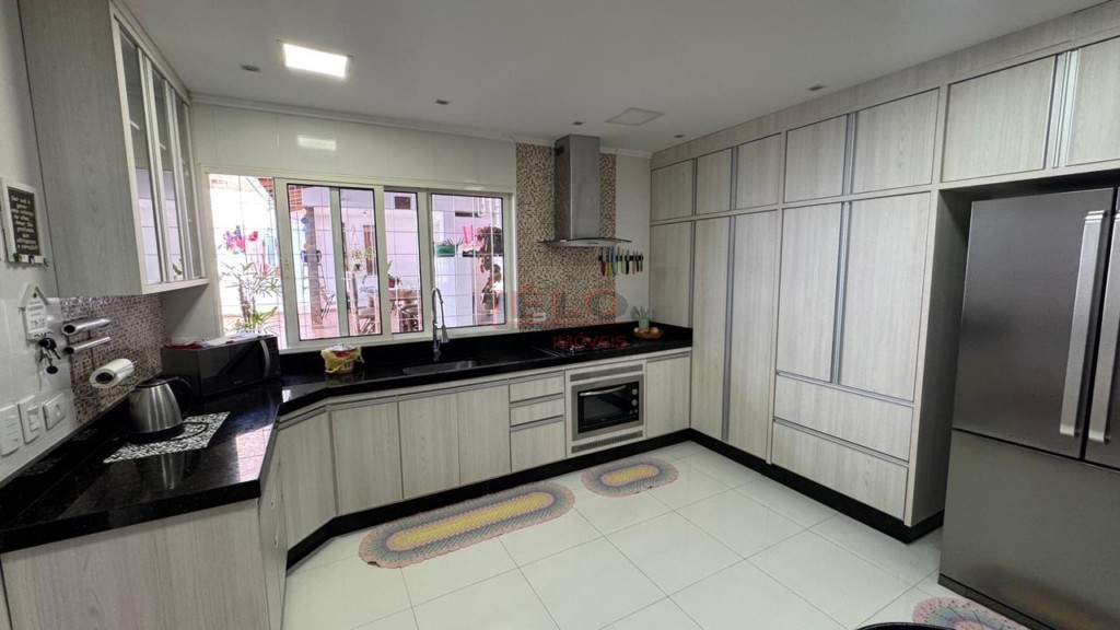 Sobrado para venda no Zona 07 em Maringa com 222m² por R$ 709.000,00