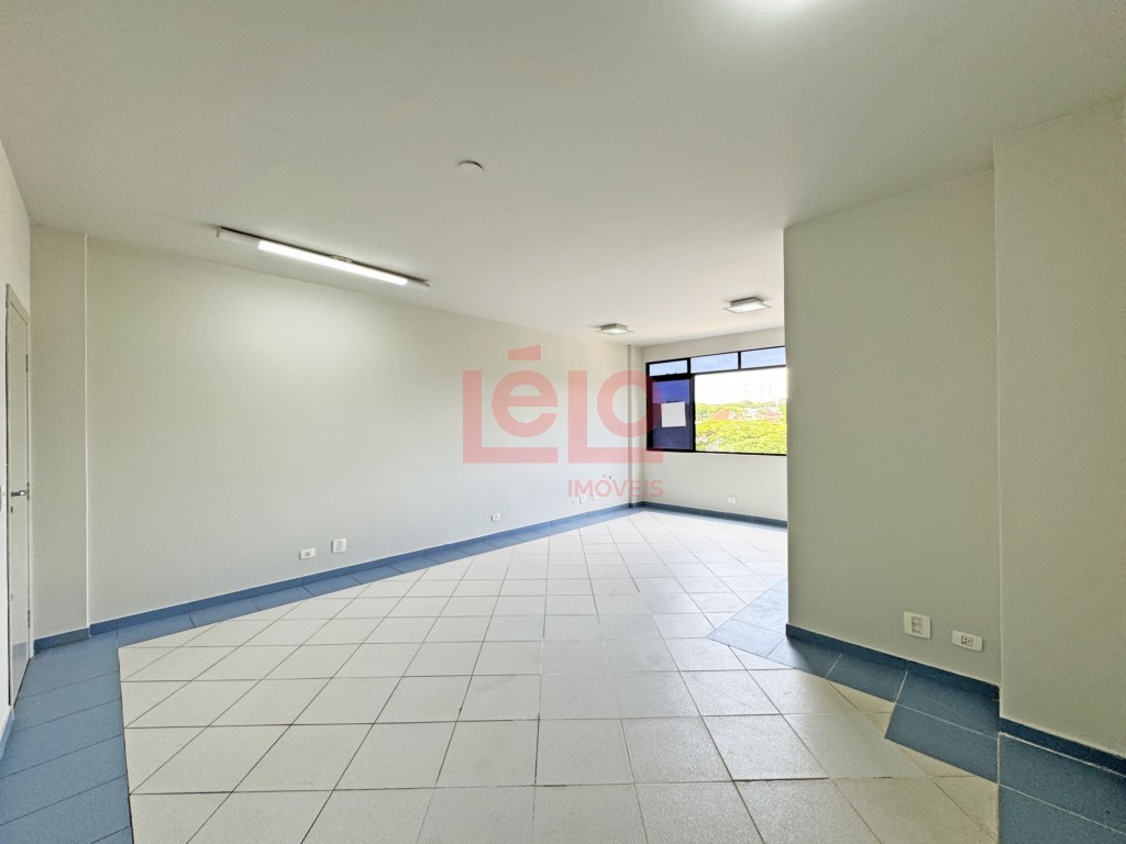 Sala Comercial para locacao no Zona 05 em Maringa com 86,97m² por R$ 2.200,00