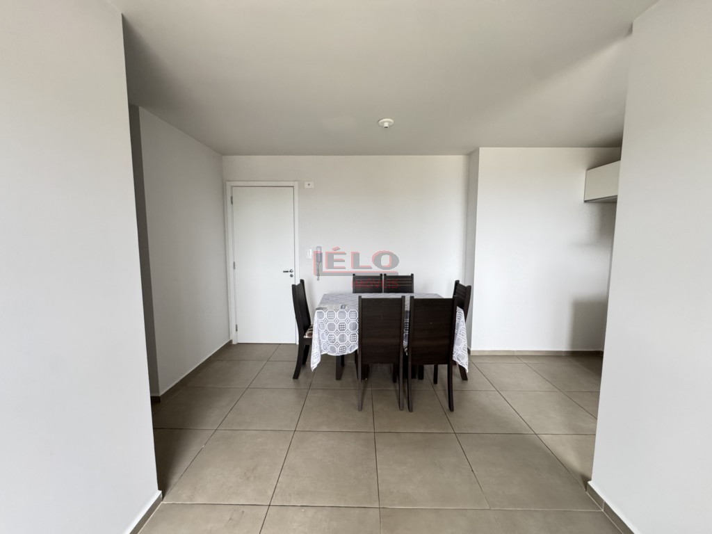 Apartamento para venda no Jardim das Estacoes em Maringa com 69m² por R$ 298.000,00